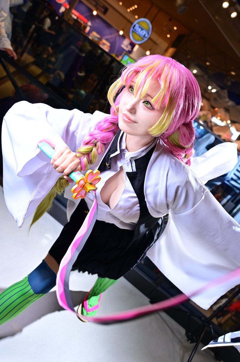 cosplay】 鬼滅の刃/甘露寺 蜜璃 photo▶︎▷@ko11145300 さん