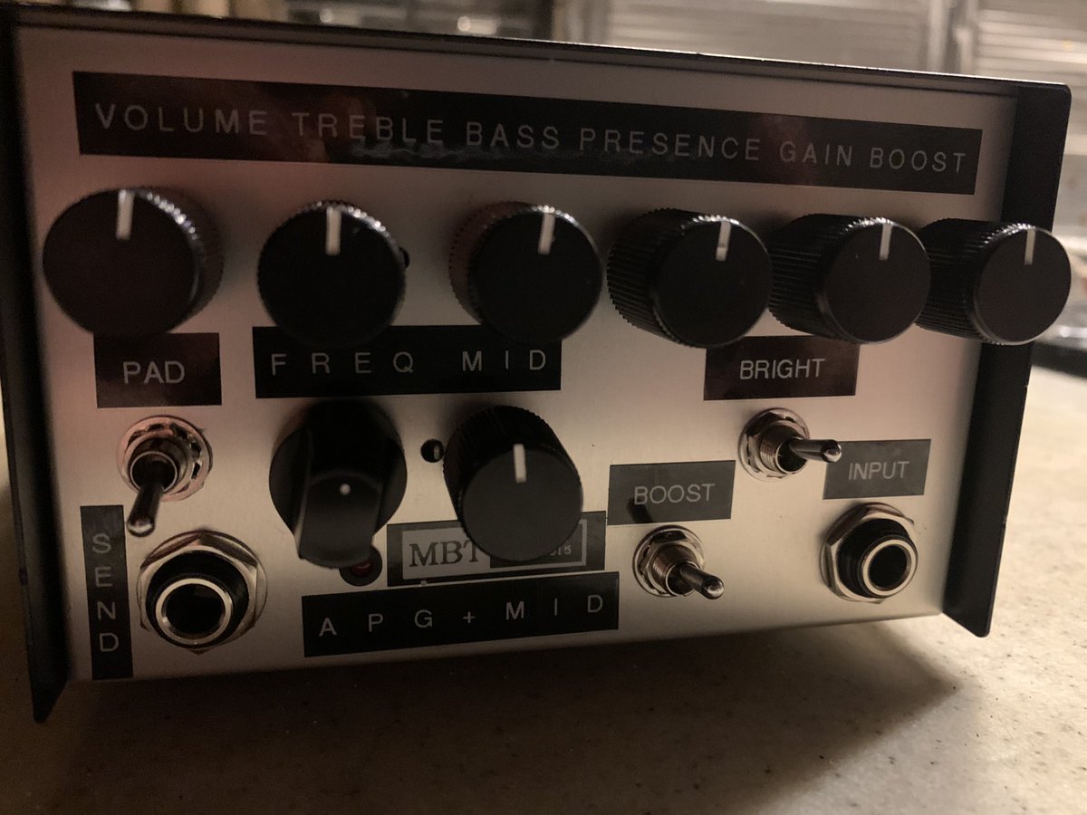 MBT_2019's tweet photo. (52)アンペグタイプ。APG+MID
以前よりアンペグタイプは作ってましたが、MIDコントロールが未実装でした。今回はフリケンシー可変でMID回路搭載です。
かつ、真空管をプッシュするブースト段。音を整える最終段を追加してます。
膨大な回路に付き少々お勉強出来ない価格になります… https://t.co/QVfE1vp3RR