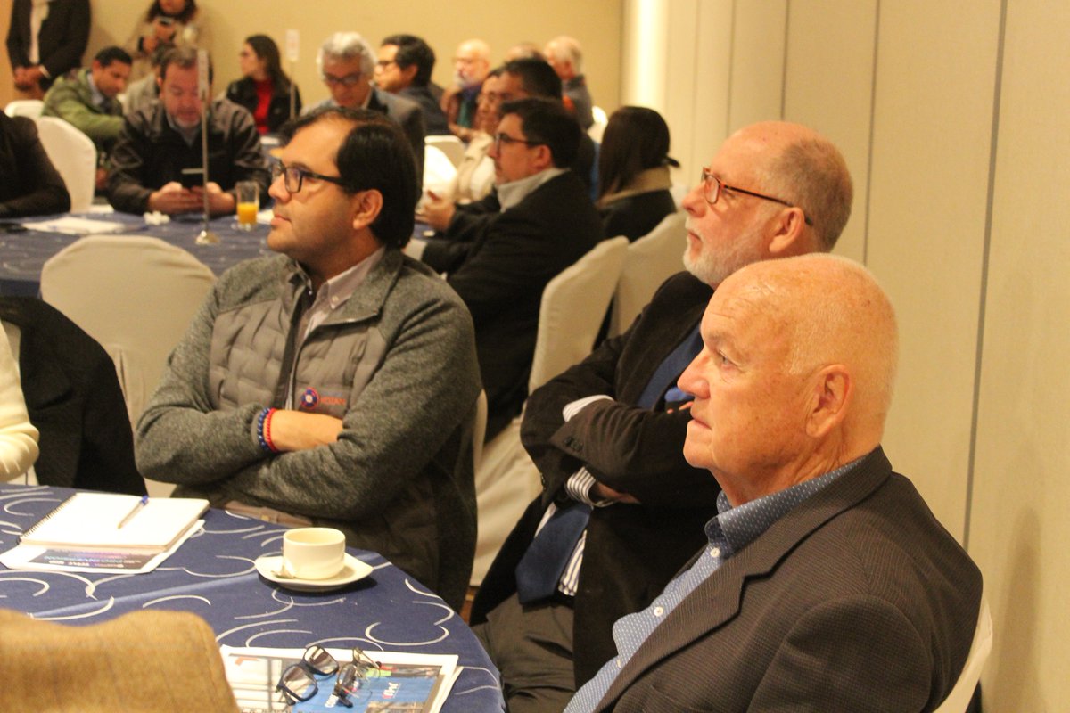 👉Con palabras de bienvenida de Juan Pablo Hinojosa, pdte CChC #Atacama, y Juan José Ronsseco, pdte <a href="/CORPROA/">CORPROA</a>, comienza IV Mesa Pro Inversión con la participación de actores público-privados de la región.

Esta instancia busca fomentar estrategias que impulsen la economía local.