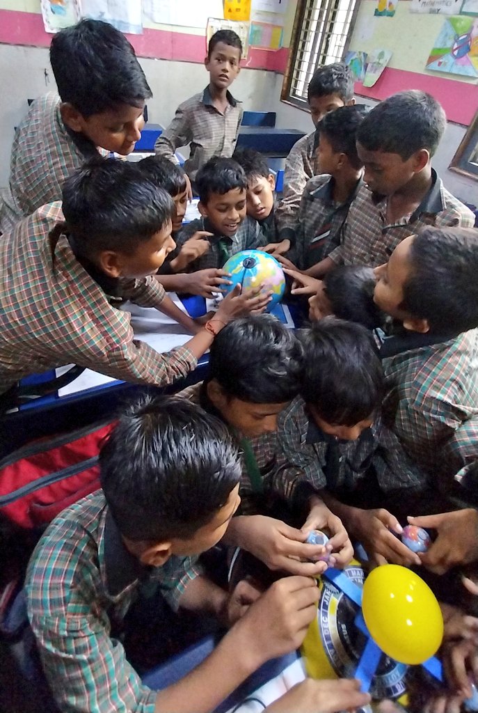 RahulDev5's tweet photo. Teaching-learning becomes fun with use of different TLMs.Day-1 of #SHIKSHASAPTAH celebrated in our School.
'Teaching-Learning Material (TLM) Divas.
#ShikshaSaptah
#शिक्षासप्ताह
#NEP2020
#SamagraShiksha
#PMSHRI
#PMPOSHAN
#TeachingLearningMaterial https://t.co/r538zY20Yc