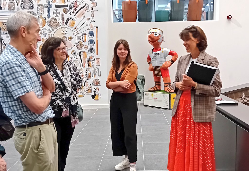 Another cracking tour today at London Wall, where my great colleague Jane Leighs and I have been encouraging City workers in! #FestivalOfArchaeology