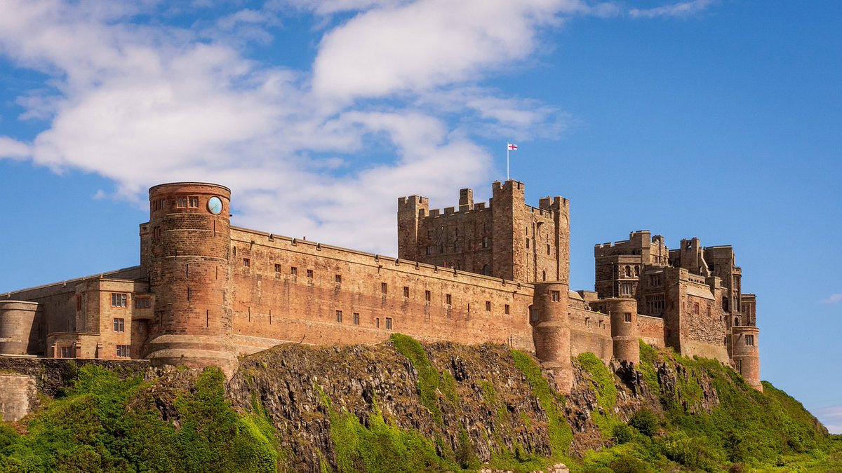 CaligulaNero2's tweet photo. Bamburgh #astle on the northeast coast of #England https://t.co/CXGa3bnGLX