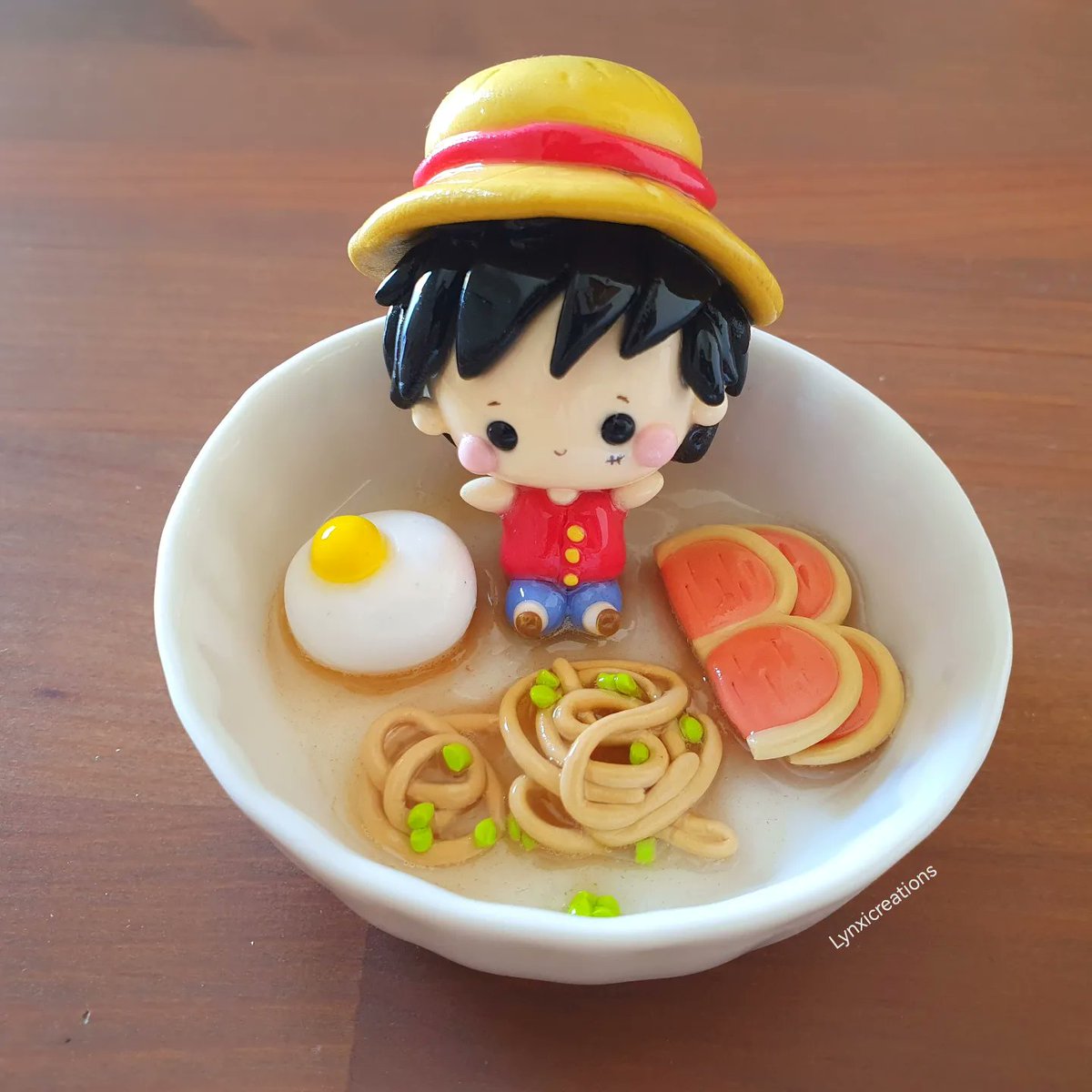 _Lynxi_'s tweet photo. “¿Una isla de un sueño dentro de un sueño? ¡Nunca podría dejar pasar una gran aventura como esta!” - Monkey D Luffy
Feliz tarde soñadores 😊❤️

#onepiece #luffy #clay #handmade #kawaii https://t.co/vQ5uz9AKYm