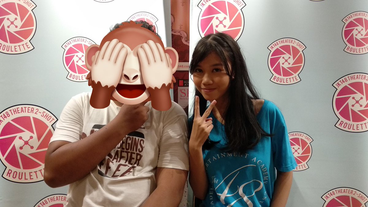 RezaArifin_'s tweet photo. Untung udah pernah foto sama senbatsu kompetisi nyanyi ekebi 😂😂😂 https://t.co/QmnE7Nt6Ad
