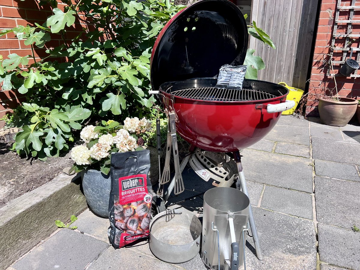 Tony_Raynor's tweet photo. Rotten @WeberGrills 
Late Dad bought my BBQ, loyalty followed my review. The BRACEGIRDLE broke from rust, for the ash tin it’s a must. Webby’s cleaned when I’ve cooked on its metal, since 1994 it gets a 5 yearly full kettle fettle. My RCC is stage 4, so I can’t buy more. Help https://t.co/t0DSfU4m7i