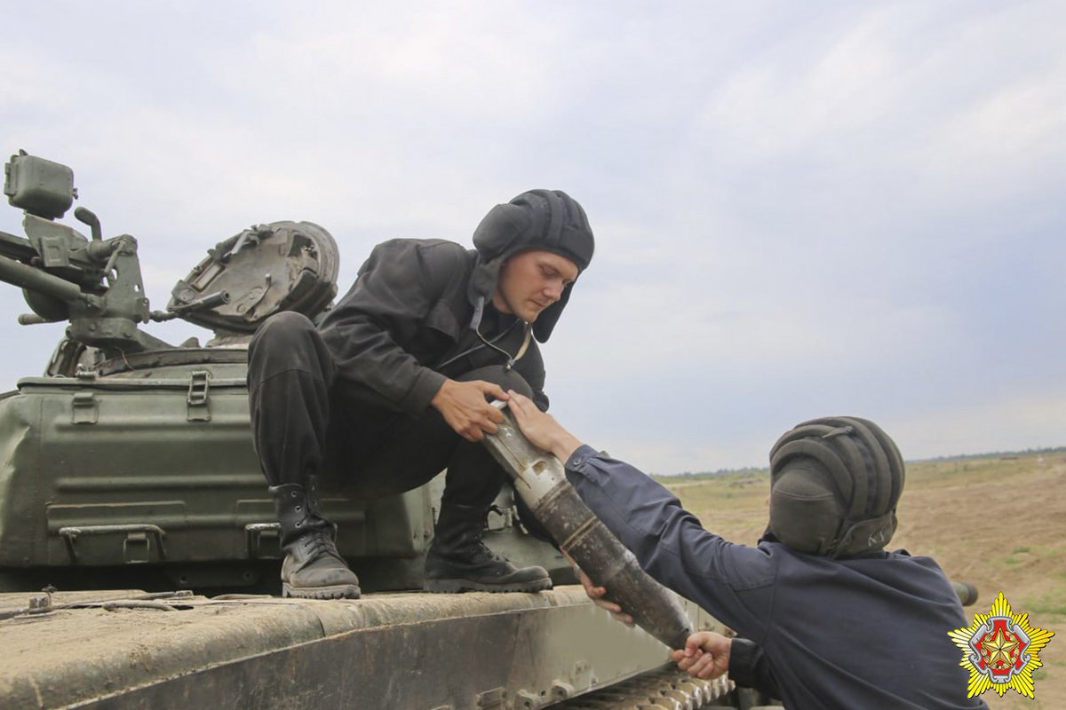 TheGreyPatriot_'s tweet photo. ๐ง๐พ๐ท๐บ Today's training of T-72B crews from 6th Separate Guards Mechanized Brigade at Gozhsky training ground.
#Russia #Belarus #Belarusian #Today #Training #Tank #T72B #Armored #Military #Army #Training #Guards #Mechanized https://t.co/QnQZSx7bq5
