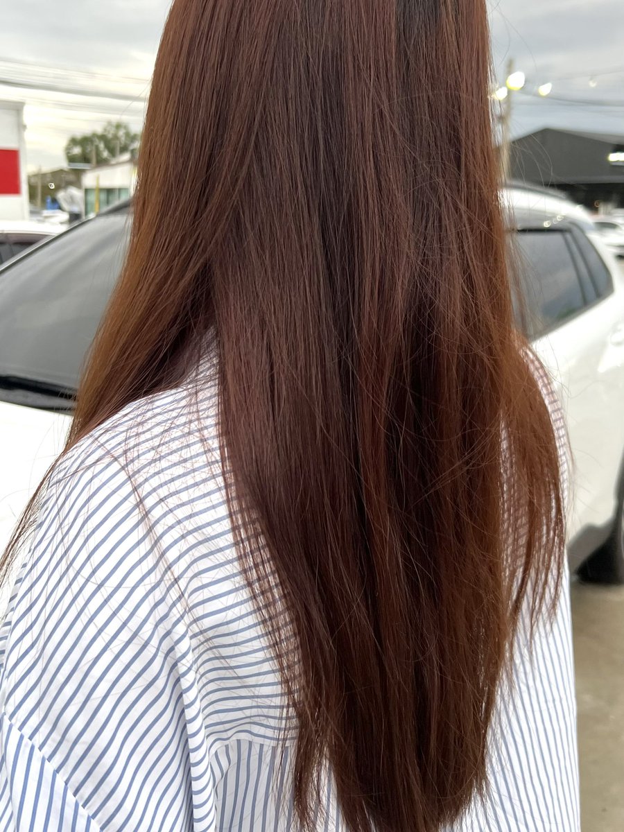 melike_meshare's tweet photo. อัพเดตสีผมใหม่ด้วย #miseenscene คนดีคนเดิม ปกติใช้ Hello Bubble รอบนี้เลยลอง Hello Cream ดูบ้าง อุปกรณ์ให้มาครบเหมือนเดิมมีทั้งถุงมือและผ้าคลุม ทำเองสะดวกมาก 
🤎 สีที่ใช้ : Warm Brown สวยตรงปก
📌 พิกัด https://t.co/uQbYz5YEVg

#miseenscene #miseensceneTH #HelloCream #HelloCreamTH https://t.co/wrZ2GqOxKo