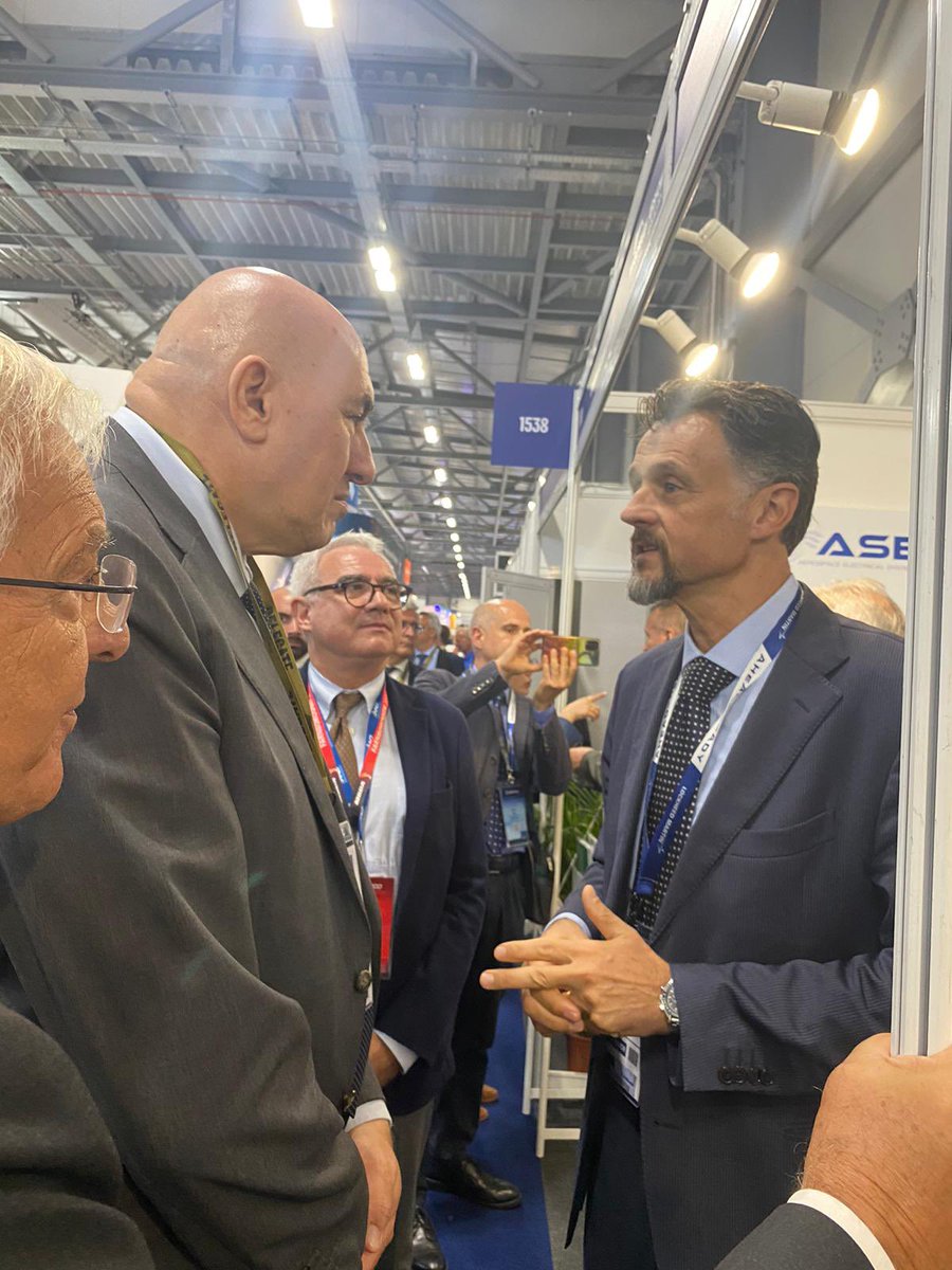 Aero_Lombardy's tweet photo. Guido Crosetto, Minister of Defense of the Italian Republic visiting our space during @FIAFarnborough #FIA24 #9CTL https://t.co/8fRahQZmOq