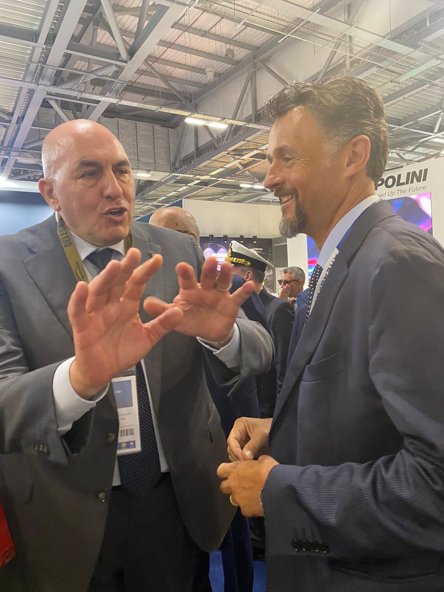 Aero_Lombardy's tweet photo. Guido Crosetto, Minister of Defense of the Italian Republic visiting our space during @FIAFarnborough #FIA24 #9CTL https://t.co/8fRahQZmOq