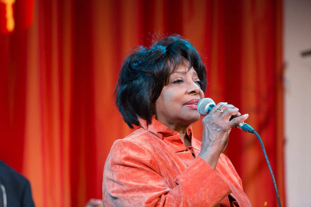 ✨ Free Jazz Tonight ✨

Etta Cox will be singing beautiful tunes at the Agnes R. Katz Plaza at 5 PM! 

Part of the @BNYMellon presents JazzLive series presented in partnership with <a href="/MCGJazz/">MCG Jazz</a>