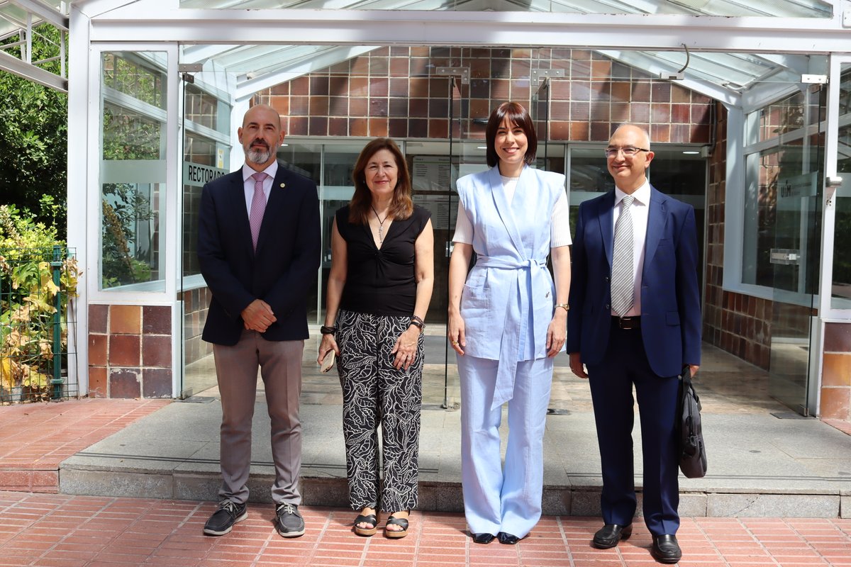 🟢 El Centro de Computación Científica de la #UAM recibirá financiación para la mejora de las instalaciones de almacenamiento de datos y de las infraestructuras asociadas, dentro del #PERTEChip.

➡️ La ministra <a href="/DianaMorantR/">Diana Morant</a> ha visitado hoy el CCC-UAM, acompañada de la rectora