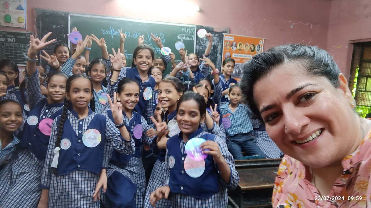 shivanisapra_24's tweet photo. आओ जानें-पहचानें सहयोग+खुशी+प्रयास के बुने नए ताने-बानें, एक दूसरे से रूबरू हो सीखने के ढूंढें नए बहानें|
Come let us witness the joy of #KnowingEachOther
#NameTagActivity with a difference done with the stus of 6A at SKV No. 2 Madipur today the cheer+zeal opens the way to excel. https://t.co/hMRRHGQaek