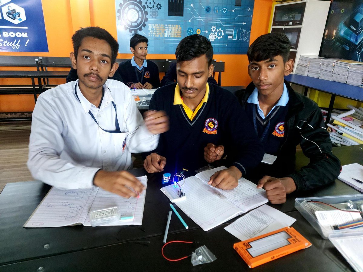 stemrobo's tweet image. The future is looking bright with these young minds exploring the world of STEM. 🌟 It's impressive what they can achieve when given the right tools and resources! #roboticscentreforkids #AIforSchools #AIMtoInnovate #aimtoinnovate #innovation #creativity #learning