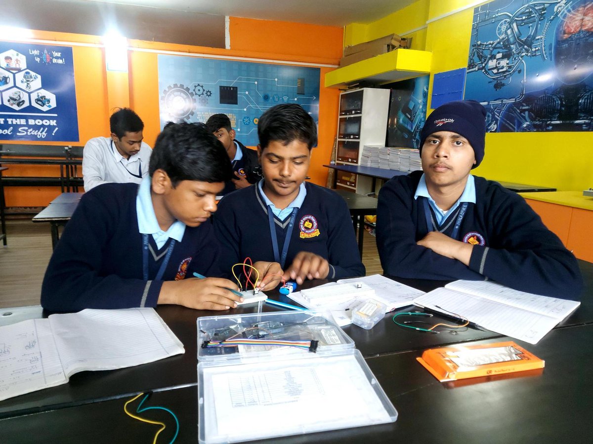 stemrobo's tweet image. The future is looking bright with these young minds exploring the world of STEM. 🌟 It's impressive what they can achieve when given the right tools and resources! #roboticscentreforkids #AIforSchools #AIMtoInnovate #aimtoinnovate #innovation #creativity #learning