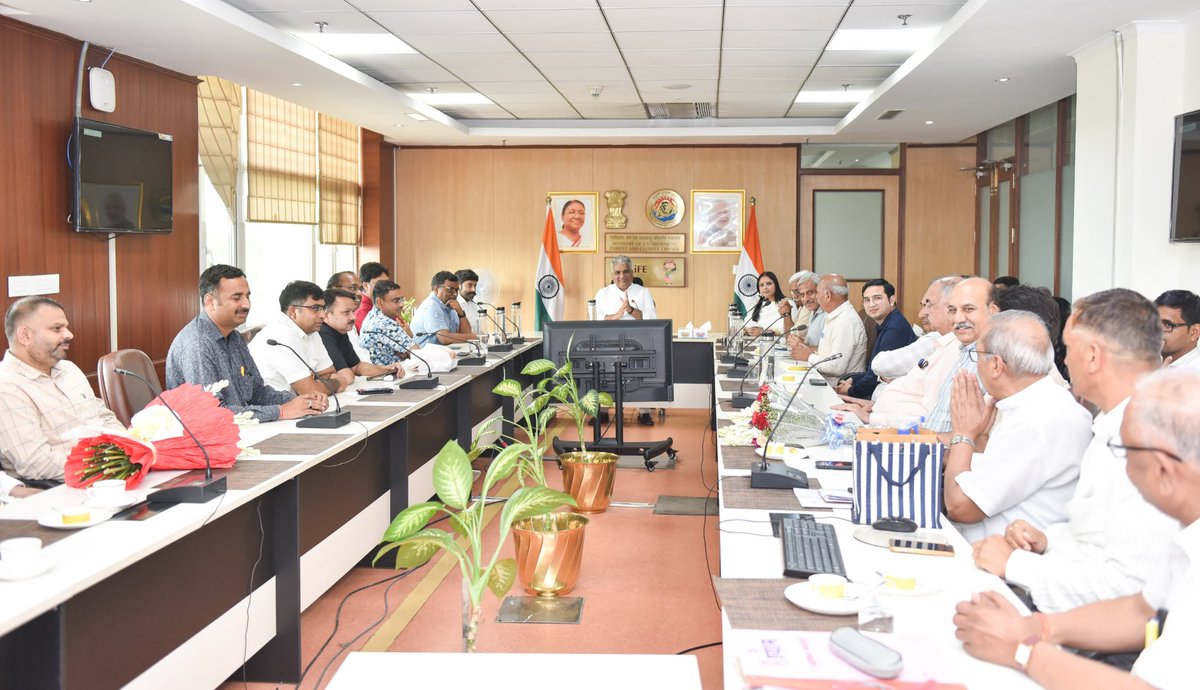 byadavbjp's tweet photo. आज मोदी सरकार द्वारा पेश किये गए बजट 2024–25 के लिए अलवर industry associations ने मिलकर बधाई दी।

सभी ने कहा बजट से अलवर के सर्वांगीण विकास को गति मिलेगी और देश की श्रमशक्ति तथा इंडस्ट्रीज दोनों ही को आगे बढ़ने के असीमित अवसर मिलेंगे। https://t.co/ioy5r8Bsu0