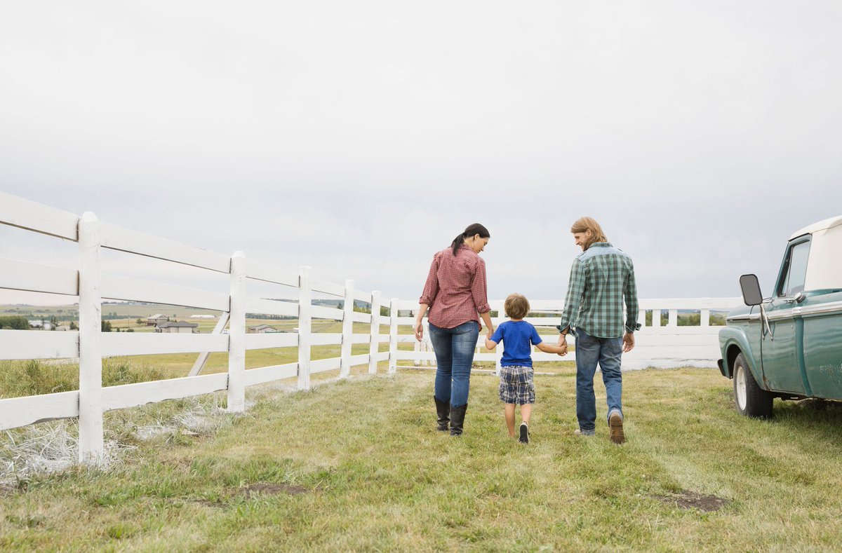 Asking for help doesn't make you weak, it makes you brave. There are resources and support systems available to help you through tough times. Don't struggle alone.

Book an appointment manitobafarmerwellness.ca/book-an-appoin… or learn what services are available in #MbAg manitobafarmerwellness.ca/crisis-services