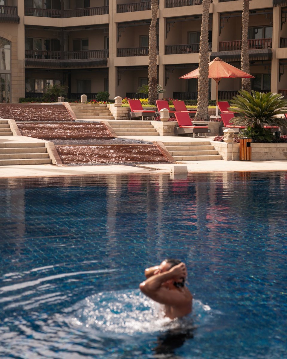 These scorching summer days call for a refreshing escape.☀
Take a dip, cool off, and soak up the sunshine.

#MarriottMenaHouse
#WonderfulHospitalityAlways
marriotth.tl/6019cE0Kx