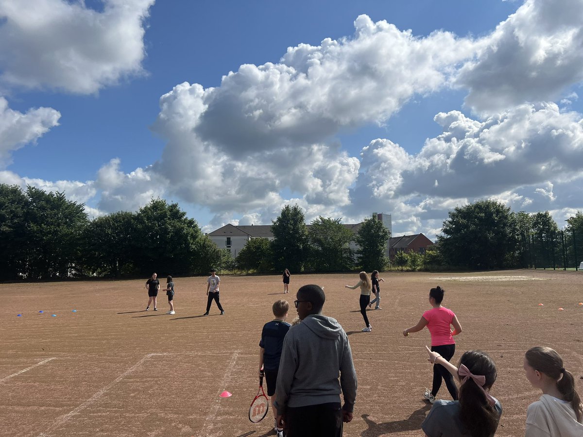MarkKingRCF's tweet image. 🗓️DAY 10🗓️
KSS PARTNERS SUMMER PROGRAM 

Hot Breakfast &amp;amp; Lunch ✅
Rounders ⚾️
Water Fun in the Sun ☀️⛅️🔫💦🚿

@KnightswoodSec 
@RFC_Charity 
@Mollie_FARE 
@FARE_Scotland 
@GlasgowNWPolice 
@jamie57539237 
@KSS_Partners