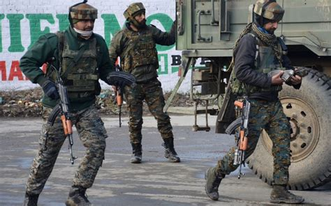 Kashmir_Fact's tweet photo. Sad News From Rajouri , J&K.💔
One army soldier martyred while foiling infiltration attempt in Krishna ghati sector of Rajouri.
Search operation currently underway.
More details to follow.
#Rajouri #Encouter #TejRan @SaffronSunanda @alpha_defense @TheSkandar @SheetalPronamo https://t.co/FfoC5sKEeA