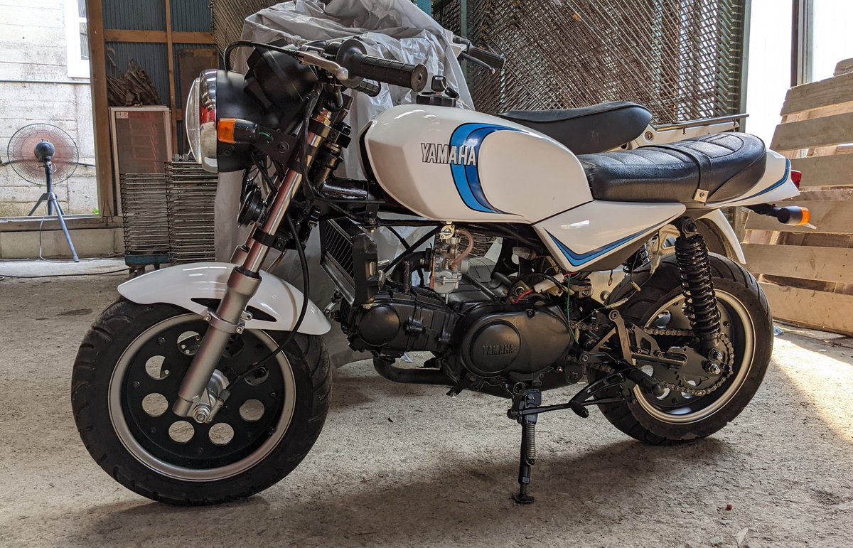 Jigura113678's tweet photo. T-125サイクロン一号車とモンキー当時新サイクロン号仕様　

部屋のはT-200サイクロン号
仮面スパローが乗ってます

ホンダNS250R

モンキーRZ350仕様 https://t.co/KIv4MUzWKX