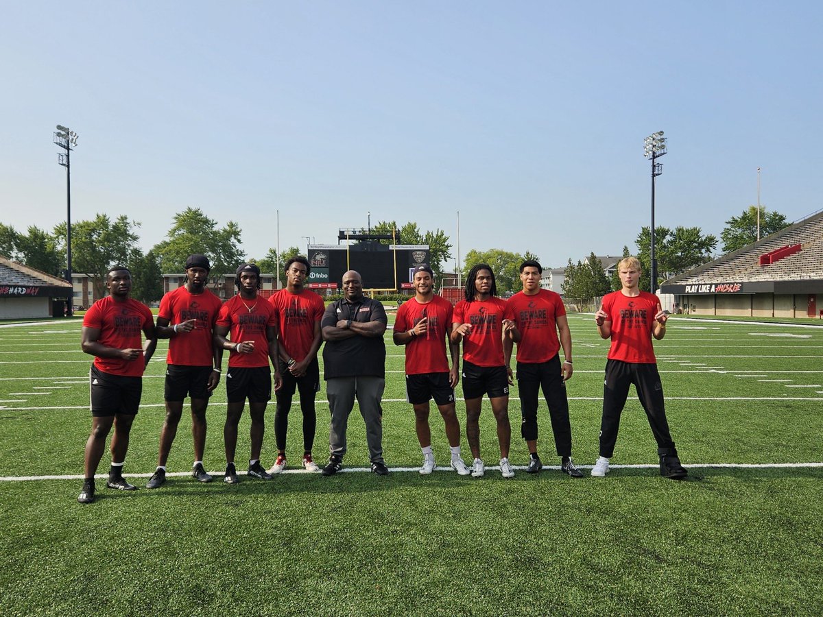 Time flies when your having fun. Last summer workout for our seniors. I’m so proud of this group. They have set a great foundation for future Huskies. Play your best football this season.
#SOAR
#TheHardWay