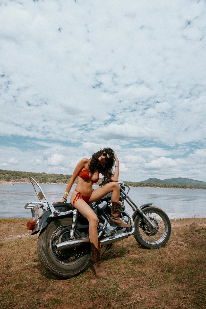 OutsidersMotor's tweet photo. Cowgirl 

📸 imblackarrow 
🤠 noixuuu 
🏍 despicable.sam 

#harleygirl #outsiders #harleydsvidson https://t.co/oV6BymmYfs