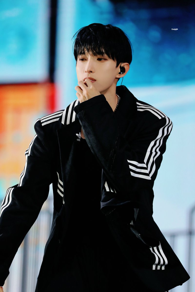 fanlidk0218's tweet photo. 240723 𝔩𝔦𝔭 𝔯𝔦𝔫𝔤🖤

#도겸 #이석민 #DOKYEOM #ドギョム
#세븐틴 #SEVENTEEN https://t.co/aXbcg3BG4Q
