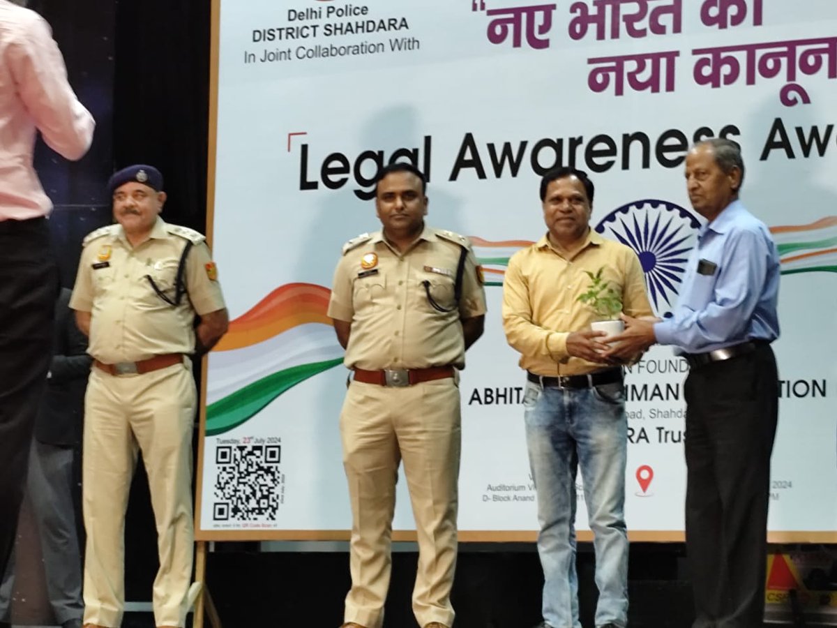 MYBharatNE's tweet photo. *Today attended Seminar on "Naye Bharat Ka Naya Kanoon" at Vivekanand School Auditorium, Vivek Vihar Delhi on occasion of International Justice Day in which Honoured with Mementos and certificate by the DCP Shahdara Sh. Surender Choudhury IPS.*
#NYKSINDIA https://t.co/KpvrZV5rPl
