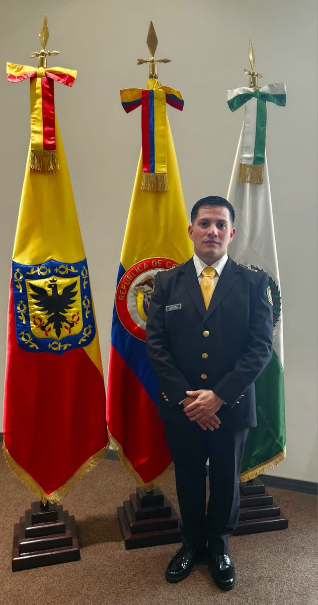 PCMMEBOGOFICIAL's tweet photo. ¡Nos complace presentar a nuestro nuevo coordinador, Nicolas Pabon Caballero! Agradecemos profundamente a nuestros coordinadores salientes Yesid Díaz y Cesar Garzón por su dedicación y compromiso, que han sido clave en nuestro éxito. ¡Sigamos creciendo juntos! #DiosYPatria https://t.co/Y6JqTJBQWw