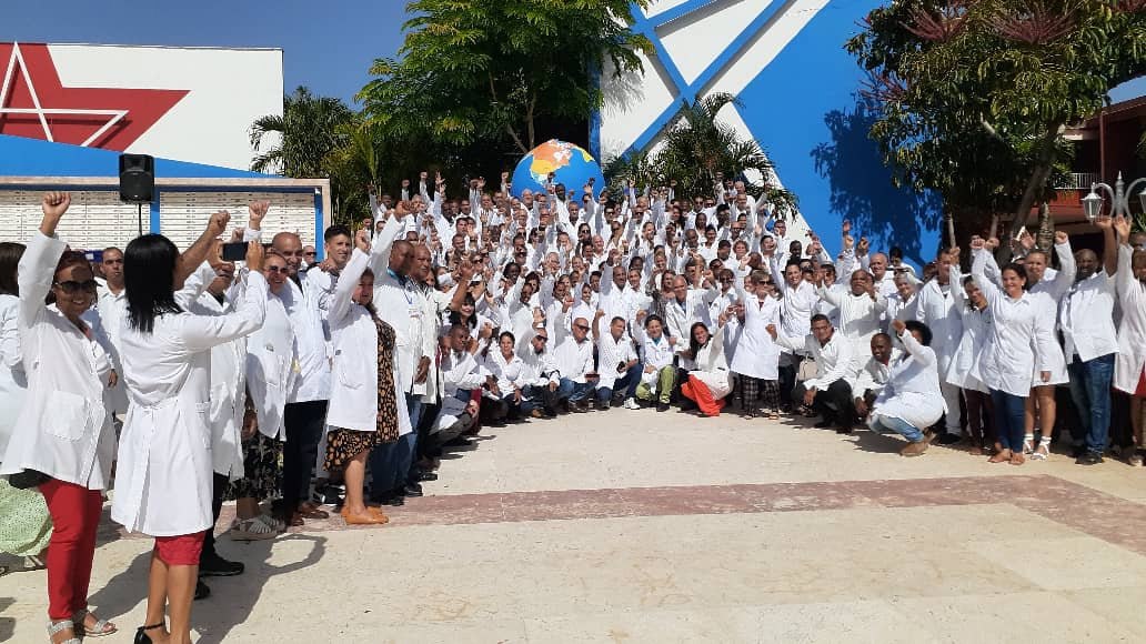 cubacooperaven's tweet photo. 🌟Hoy, cuando la colaboración médica cubana se enfrenta a obstáculos, es capaz de crecerse. 
#LaHistoriaPorAsalto 
#71Moncada 
#CubaPorLaVida https://t.co/ZB9lTOVXuz