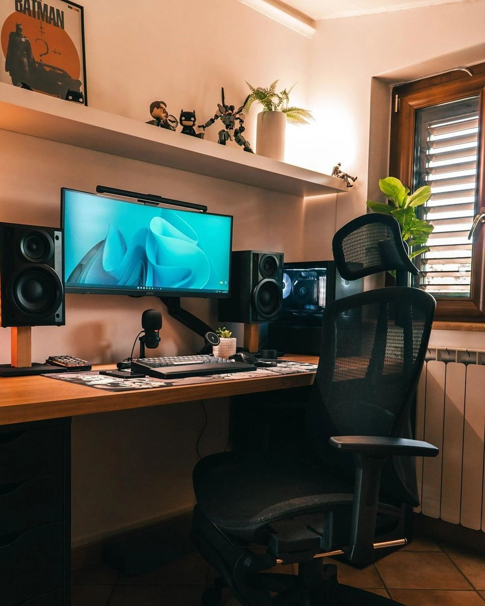 Today's Fancy Desktop Setup #HomeOffice #Workspace #DesignOffice #DeskSetup instagram.com/p/Cw8plOKvxyB/