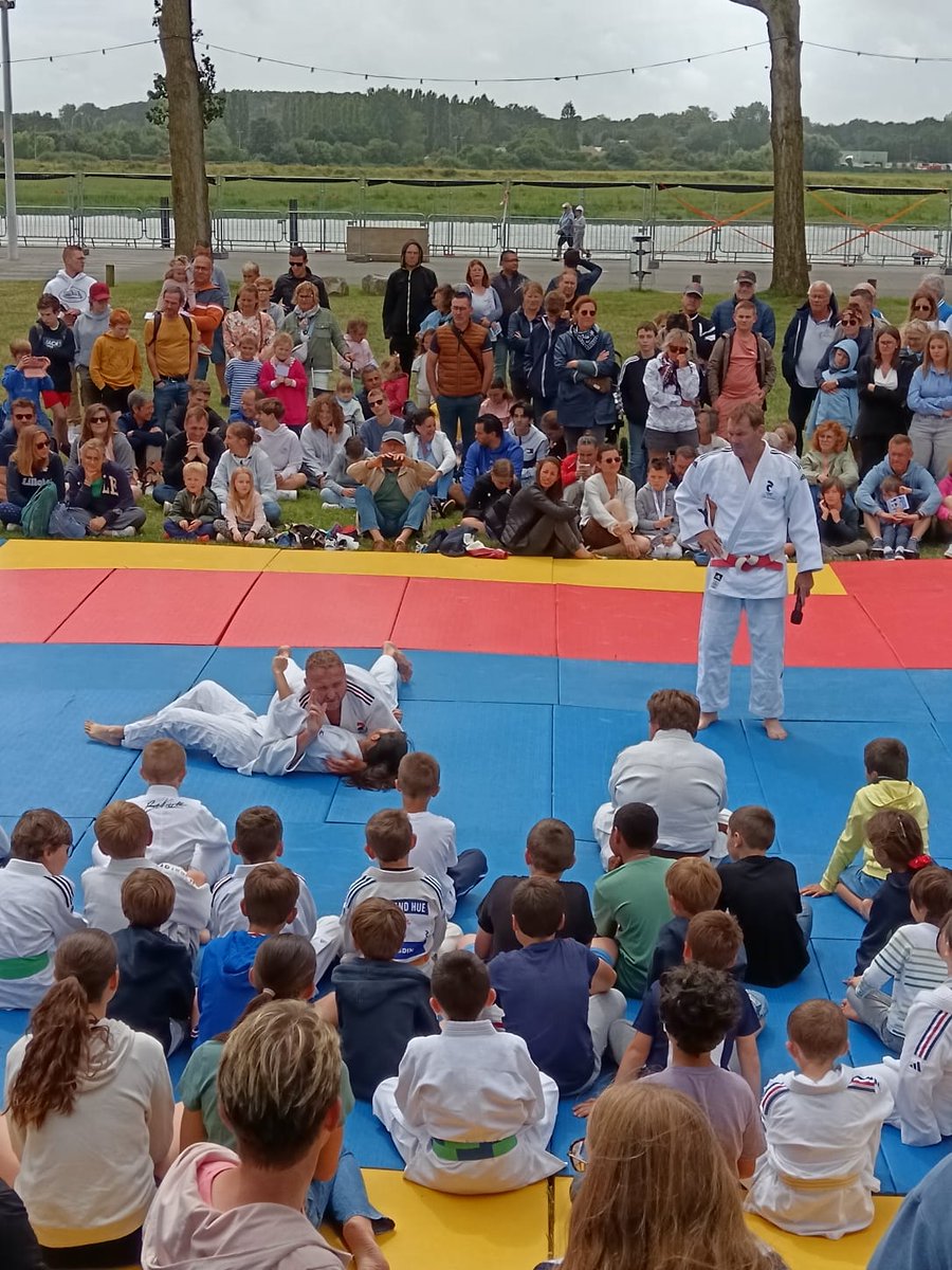 pasdecalais62's tweet photo. Training day 🥋 Retour en sur l'entrainement à Étaples-sur-Mer de l'équipe de France de #judo ce mardi 23 juillet 🥰 Gooo #JO2024 💪+ de 1400 personnes étaient présentes pour soutenir nos champions !
#Paris2024 #etaplessurmer #cdos62 #FranceJudo #aseetaples https://t.co/CHn4Vnlhsf