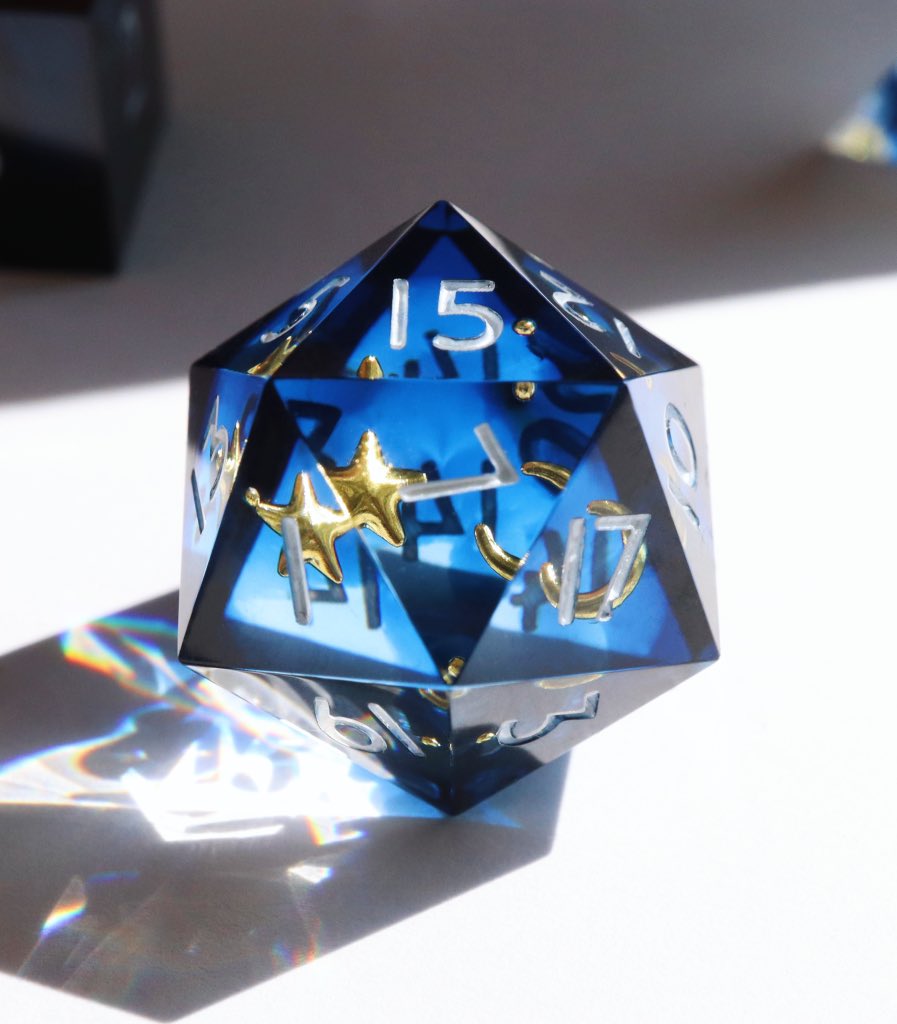 EVERYTHINGDICE's tweet photo. More twinkling details of Etoile Royale 👑💫 
#dnd #ttrpg #dice https://t.co/phGus9v9yv