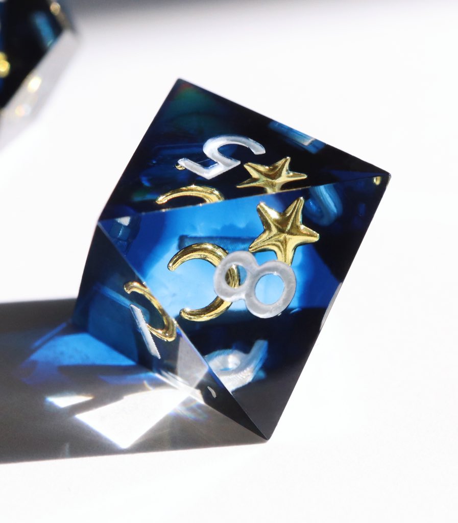 EVERYTHINGDICE's tweet photo. More twinkling details of Etoile Royale 👑💫 
#dnd #ttrpg #dice https://t.co/phGus9v9yv