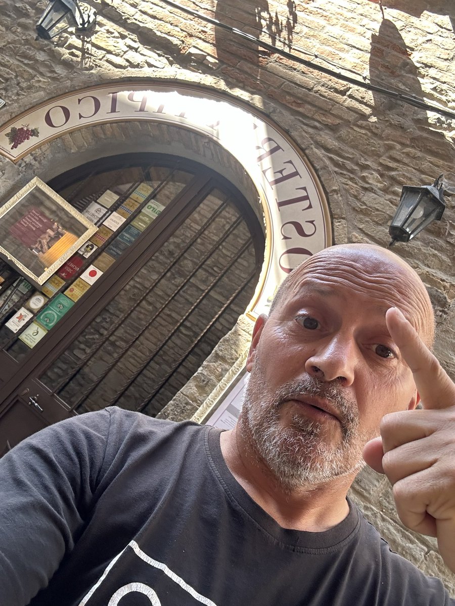 Il sole bacia le osterie belle…
(Ma anche gli osti non sono male…)
#Tipico #osteria #Montone #Umbria