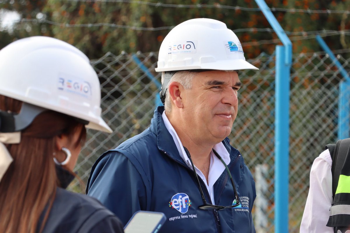 Con agrado recibimos la visita de Tomás Elejalde, gerente <a href="/metrodemedellin/">Metro de Medellín 💚 #ALoMetro</a> y equipo de @SecMovilidad con quienes recorremos #AEstaHora 🕟 el corredor férreo de lo que será nuestro Regiotram de Occidente.