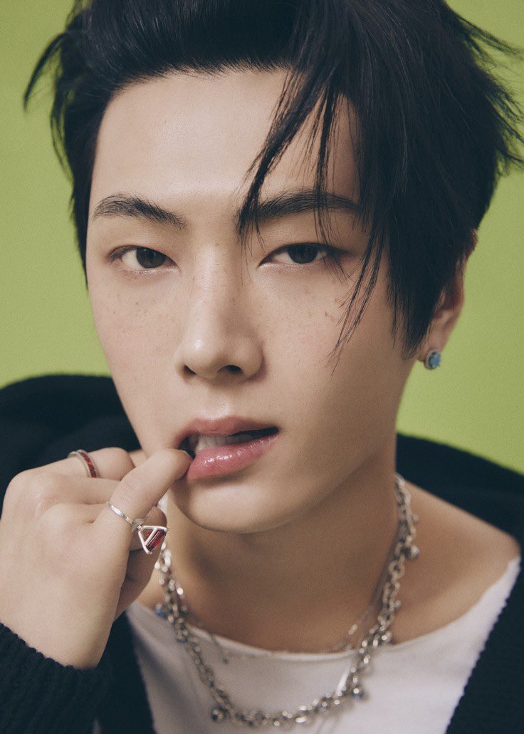 A close-up shot captures the intensity of the moment: every detail is magnified—the subtle smirk on the lips. This snapshot freezes a fleeting instant of timeless allure and dark elegance.