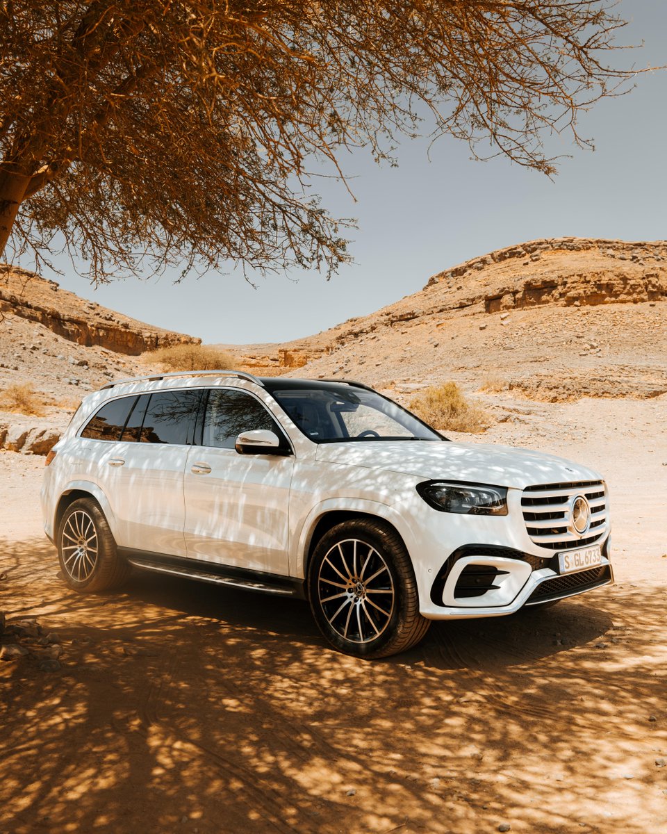 MercedesBenz's tweet photo. Put your hands on the wheel and take off on another journey. 

📷 benjamin.studios (IG) for #MBcreator

#MercedesBenz #GLS https://t.co/Yf1njA2Sdl