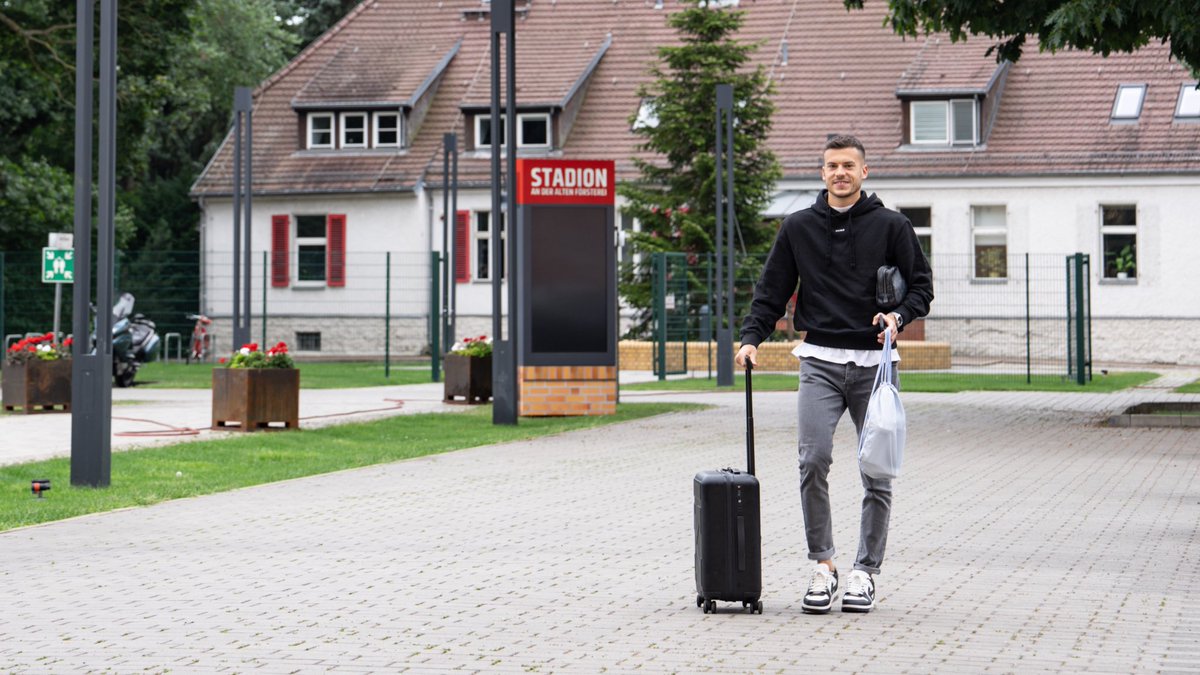 fcunion_brasil's tweet photo. 𝑷𝑳𝑨𝑵𝑻𝑬𝑳 𝑪𝑶𝑴𝑷𝑳𝑬𝑻𝑶 🇭🇺🇩🇰🇭🇷🇸🇰
No dia de hoje se juntaram a equipe András #Schäfer, Frederik #Rønnow, Josip #Juranovic e Lászlo #Bénes que estavam em um período de folga pós participação na Eurocopa. https://t.co/rkgpdU8WVl