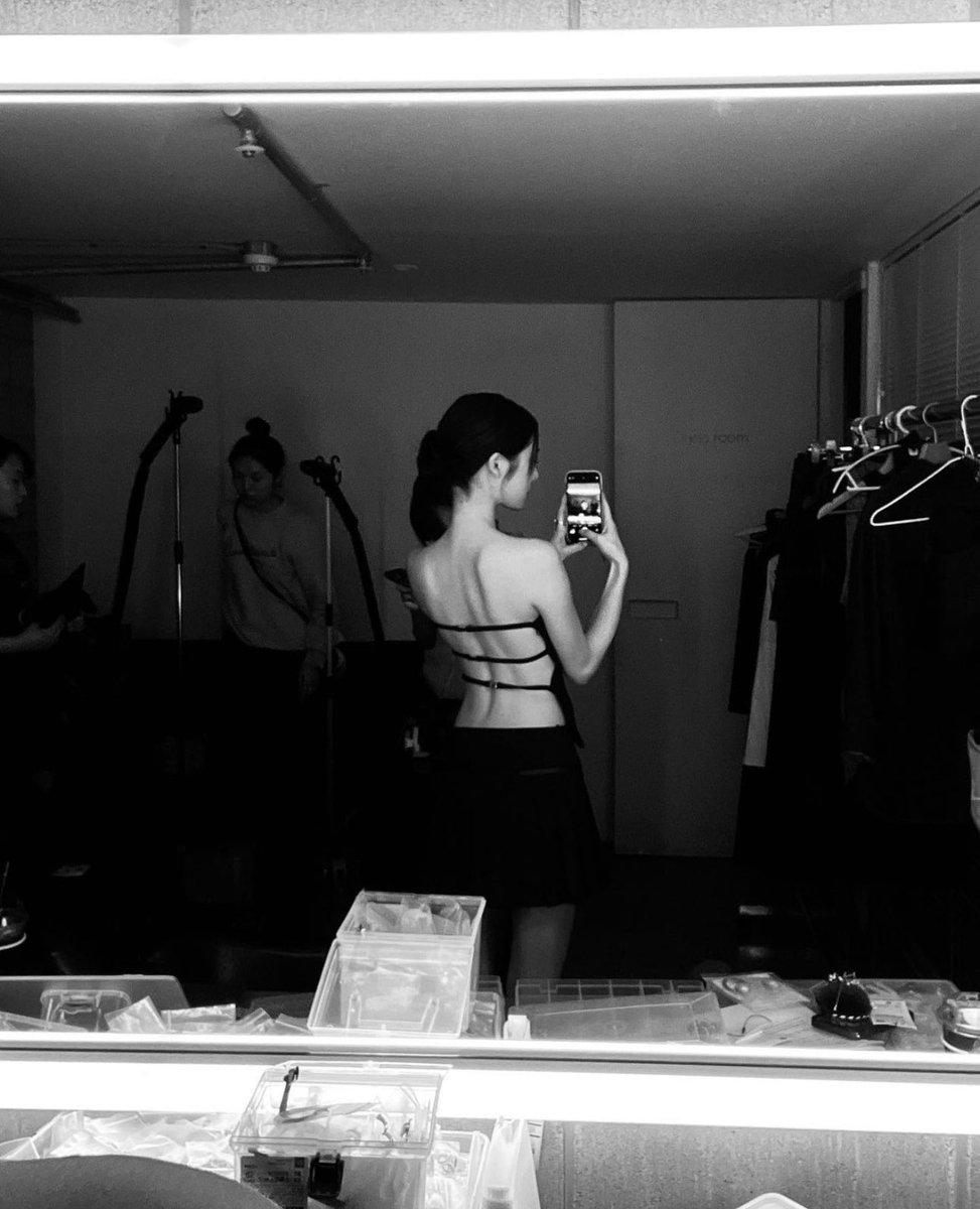 bleuissues's tweet photo. ⠀
⠀
"Darkly, delicately,"
⠀
⠀ https://t.co/UDR96fOY7D