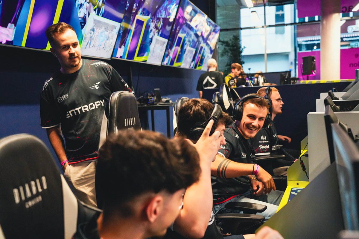 We may have lost the grand final of BaseStack Breach, but man, I love this team! ❤️🖤💯

Our coach had to bring in two substitutes at short notice. Then we also lost the opening match in the group stage and were one map down in the semi-final against the French team Herr Troops,