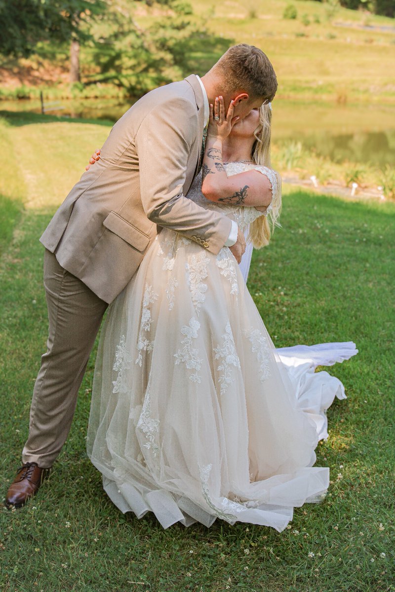 daniii_mcc's tweet photo. I get bullied into using my twitter, so here are some wedding photos 🫶🏻 https://t.co/naiplKJmwu