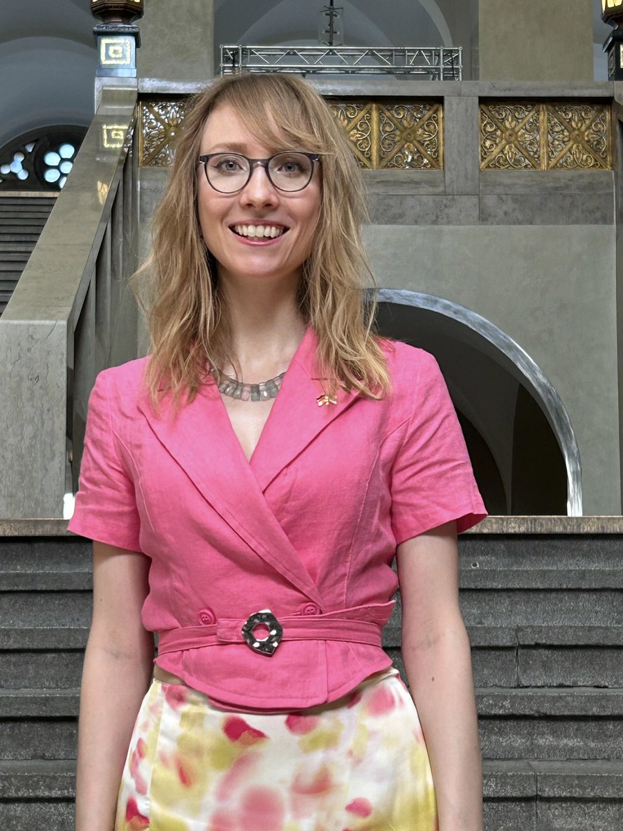 liebenauerin's tweet photo. Ich habe den Lehrinnovationspreis @LMU_Muenchen gewonnen mit #CopyrightX. Mich würde interessieren, was die #jurabubble dazu sagt; für mich steht fest: Wir brauchen mehr Lehre auf Englisch – statt Rechtsenglisch am Sprachenzentrum mit geschenkten Noten. https://t.co/a5bgbIzlhd