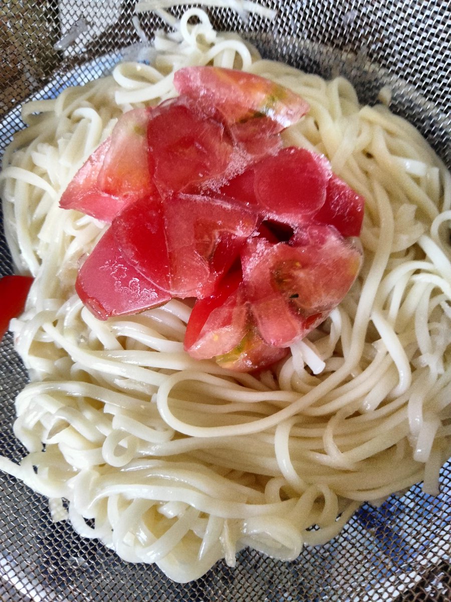 satokoma's tweet photo. 忙しいときほどしっかり栄養を💁
でも、包丁要らずであっという間に冷たい麺ランチが✌️
作り方はコメント欄のスタエフで🤗
＃ディアウーマン
#DearWoman
#easyhealthyhappycooking
#簡単健康開運料理
#formyangels
#がまだすごはん https://t.co/NhvKqR6eEY