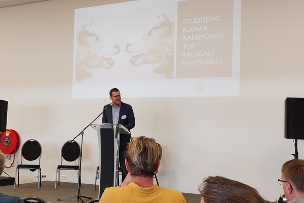 Op 5 juli sloot het Baptisten Seminarium het collegejaar af met een boeiende en relevante studiedag met als thema 'Elkaar aansporen tot radicale navolging'. Een terugblik daarop staat nu op de website: unie-abc.nl/nieuwsindex/12…
