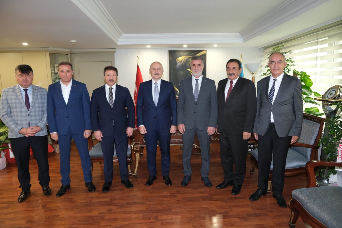 tohob's tweet photo. TBMM Bayındırlık, İmar, Ulaştırma ve Turizm Komisyonu Başkanımız Sn @akaraismailoglu, Sn Mehmet YİĞİNER’in Genel Başkan, Başkanımızın da yönetim kurulu üyesi olduğu TŞOF’a hayırlı olsun ziyaretinde bulundular. 
Ziyarette, tüm ticari araçları ilgilendiren Mülkiyet Hakkı konusunda gelinen aşamaya ilişkin bilgi de veren Sn Başkanımıza ziyaretleri ve iyi dilekleri için teşekkür ederiz.