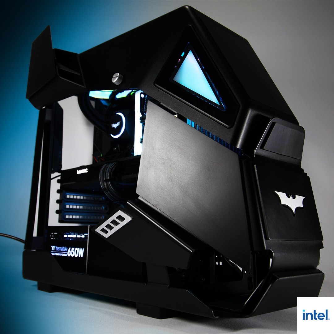 intelbrasil's tweet photo. Acho que se o @antonystarr tivesse um PC como esse ele mudaria de ideia sobre o Batman na hora... 👀😂 https://t.co/7aidbOooUY
