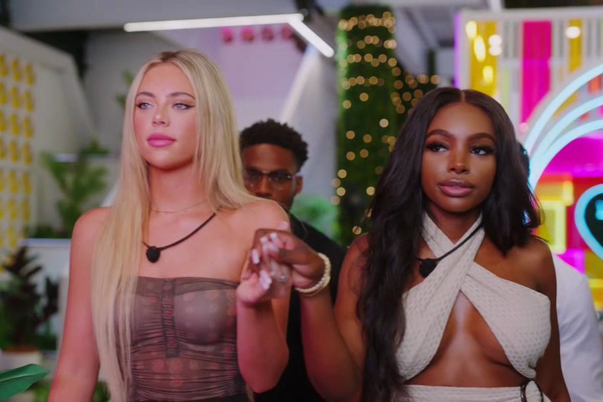 hayeditingfile's tweet image. jana saying in the interview that liv was the first person to say “idc what you say jana is not going home” when they had to choose someone to stay #loveislandusa