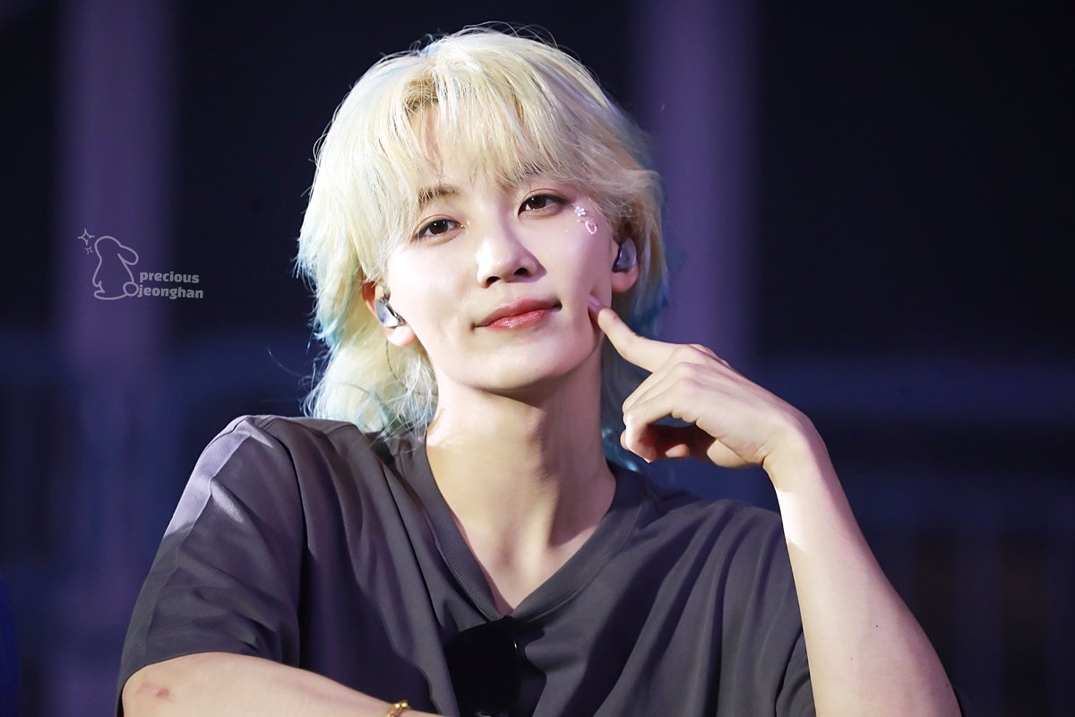 G_Jeonghan1004's tweet photo. 240723 캐럿랜드 CARAT LAND
💛

#윤정한 #정한 #svt #세븐틴 #SEVENTEEN #jeonghan #ジョンハン https://t.co/5folgjfbKj
