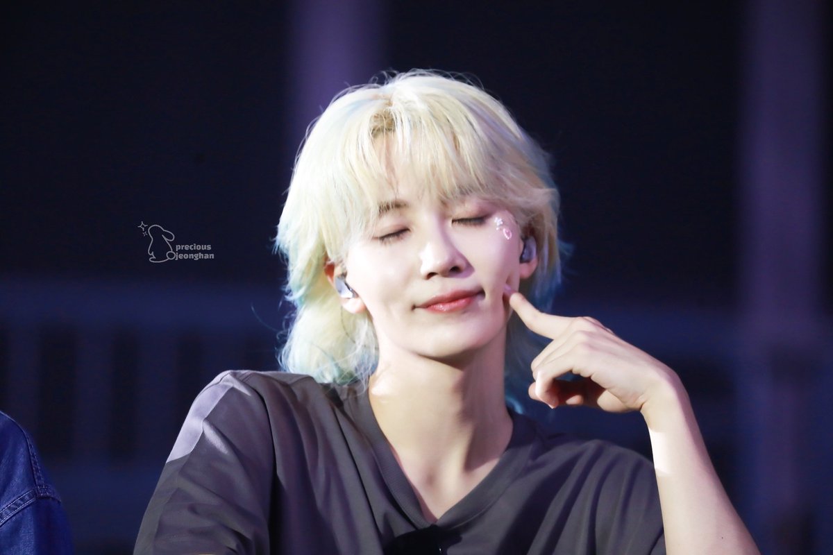 G_Jeonghan1004's tweet photo. 240723 캐럿랜드 CARAT LAND
💛

#윤정한 #정한 #svt #세븐틴 #SEVENTEEN #jeonghan #ジョンハン https://t.co/5folgjfbKj
